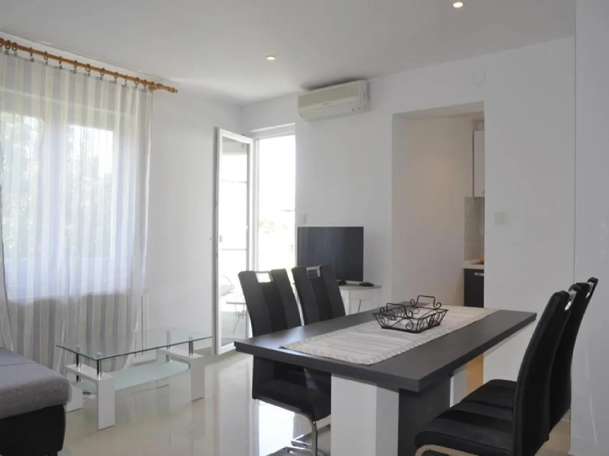Apartments Profaca Banjol 0*,  Croatia